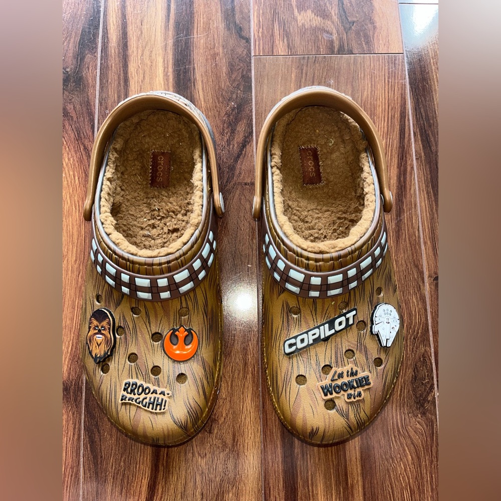 CROCS STAR WARS Chewbacca
Crocs Lined Classic Clog J6 Or
Mens 6